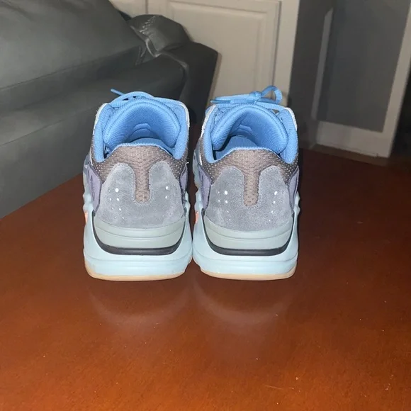 Yeezy 700 v1 Carbon Blue - Picture 3 of 6
